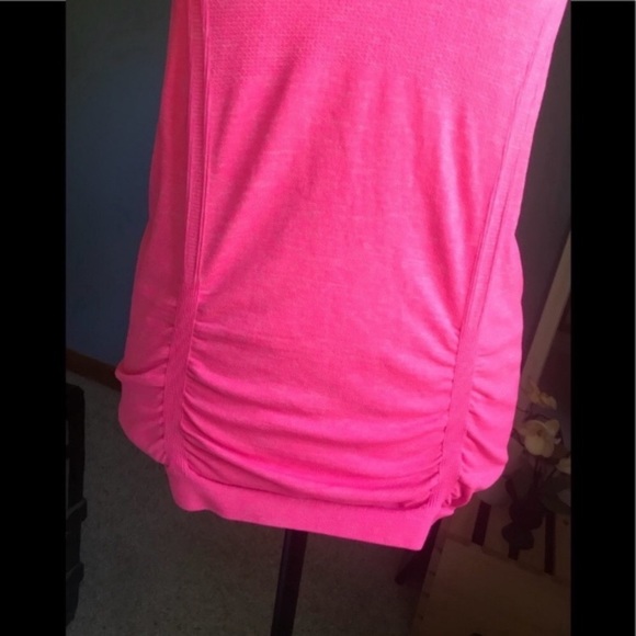 Athleta t-shirt - Picture 4 of 6